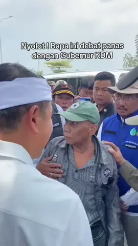 KDM berdebat panas dengan seorang warga di daerah karawang jawa barat, mengaku membela yang lemah dan membantu yang susah #dedimulyadi #kdm #jawabarat #karawang #berita 