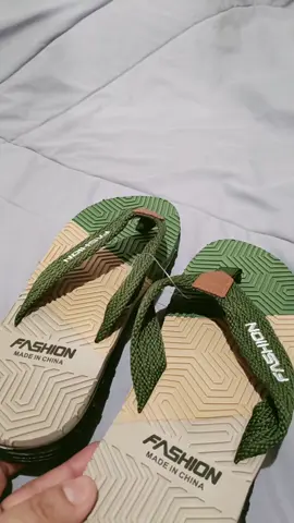 รองเท้าแตะผู้ชาย รองเท้าแตะกันลื่น พื้นหนาทันสมัย มีให้เลือกตั้งแต่39-44 #รองเท้าแตะผู้ชาย #รองเท้าแตะกันลื่น #กะแต้วนัชชารีย์ #ชีวิตคือการเดินทาง #รองเท้า 