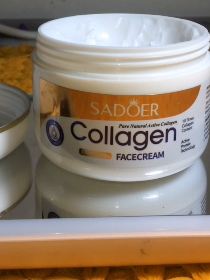 This Collagen Anti-Aging Cream keeps your skin glowing.  Youthful look unlocked, girl! 💚💫 #sadoer #facecream #cream #antiagingcream #collagen 