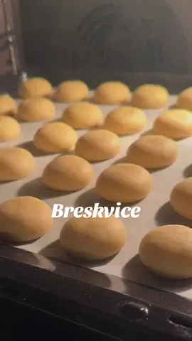 Kako izdubiti breskvice 🍑 . Bušilica je naravno dezinficirana, a borer se koristi isključivo za bušenje breskvica. #breskvice #lifehacks #domacikolaci #bozicnikolaci #fyp