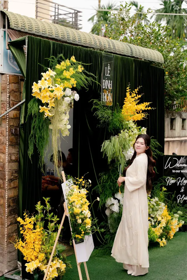 Nguyện cầu đến 50 năm về sau, được quấn quýt luôn bên cạnh nhau…  #trangtrigiatiencuoihoi #trangtrigiatienhoalua #trangtrigiatienbinhduong #trangtrigiatiendian #giatiendep 