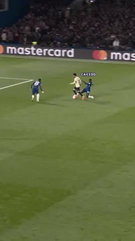 What a tackle 😤 #UCL #ChelseavsBarcelona 