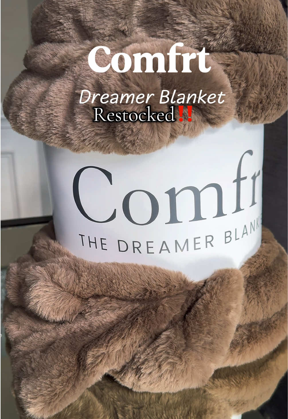 Weighted cozy fuzzy blanket! Grab one while they’re in stock! @Comfrt  #comfrt #dreamerblanket #blanket #fuzzyblanket #tiktokshopcybermonday 