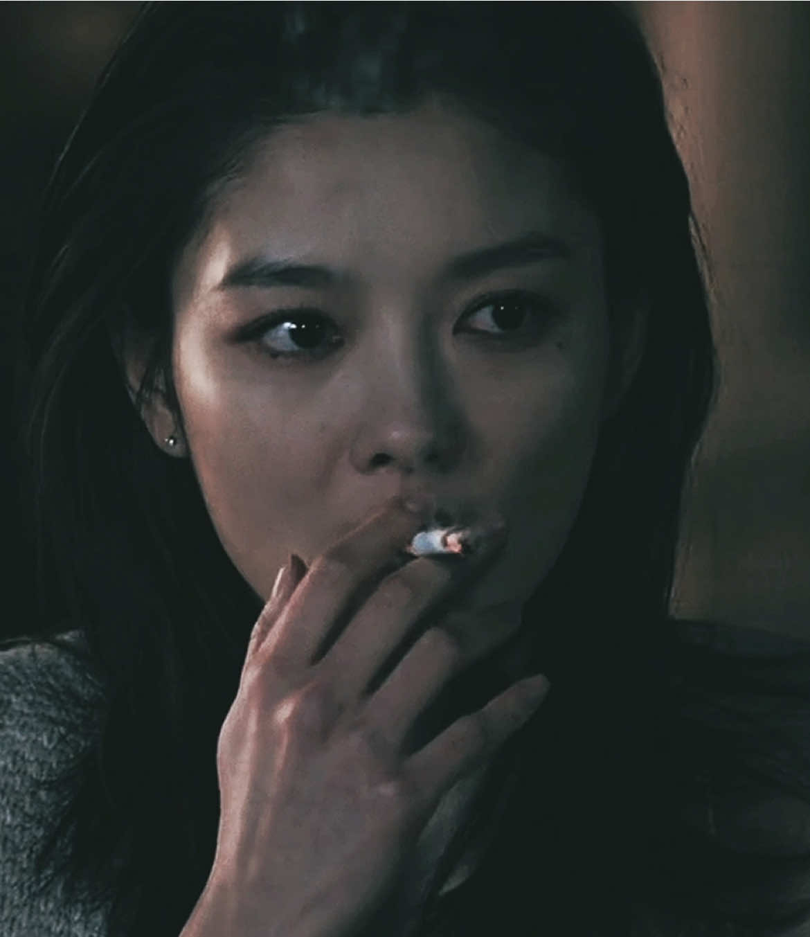 This women keeps on the edge of my bed  Scp:me #dearx #kdrama #kimyoojung #ahjin #fyp  ALL FAKE!! Dearx ahjin edit Kdrama edit