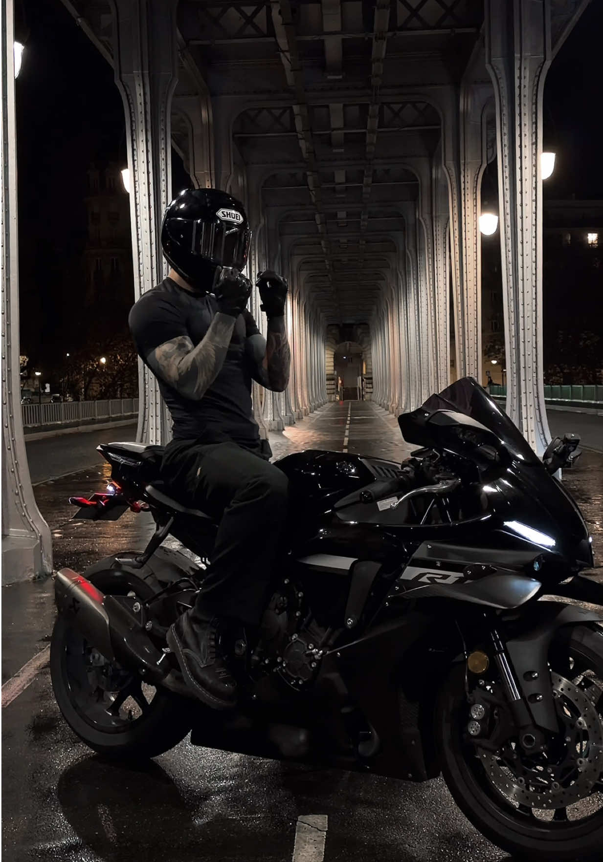 yo let’s dance ? 🌚🌚 #yamahar1 #biker #motorcycle #bikelover #BookTok 