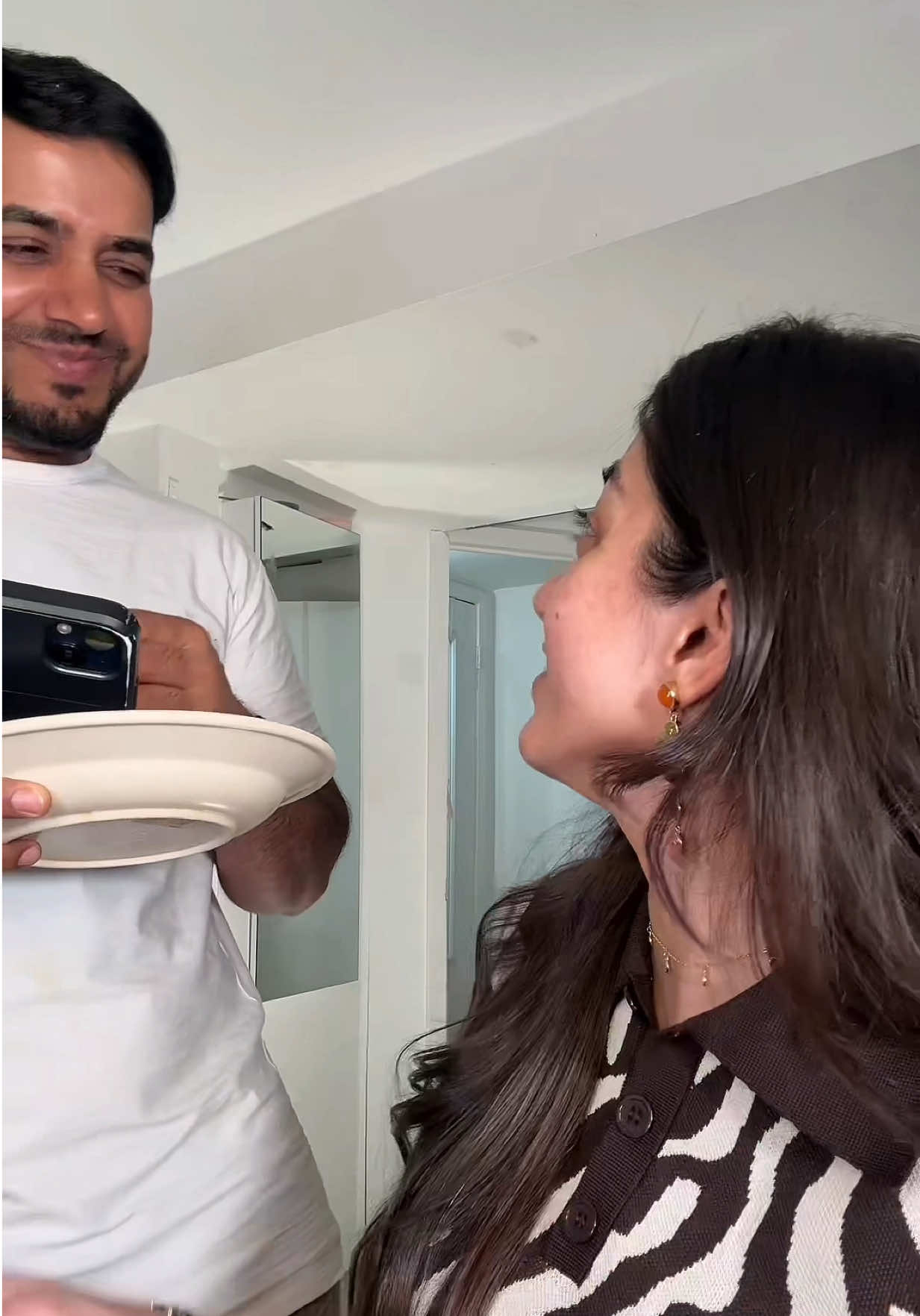 GRWM for my husband’s friends Friendsgiving ! How do men make friends so easily 😭 #grwm #thanksgiving #friendsgiving #nyc #nycinfluencer  Skinprep @Mango People hydrating balm @Physicians Formula color correcting primer  @Smashbox Cosmetics mattifying primer Skin tint: @Hourglass Cosmetics @hourglasscosmetics concealer in khaki @Benefit Cosmetics precisely my brow pencil in 4.5 @Too Faced cream bronzer @lorealparis Liquid Blush @caliray beauty hydrating setting spray @toofaced setting powder @caliray loose setting powder @Estée Lauder culpting blush in sublimed spice @Mona ahmed bronzer in medium @esteelauder lip liner in chestnut + Lipstick in 488