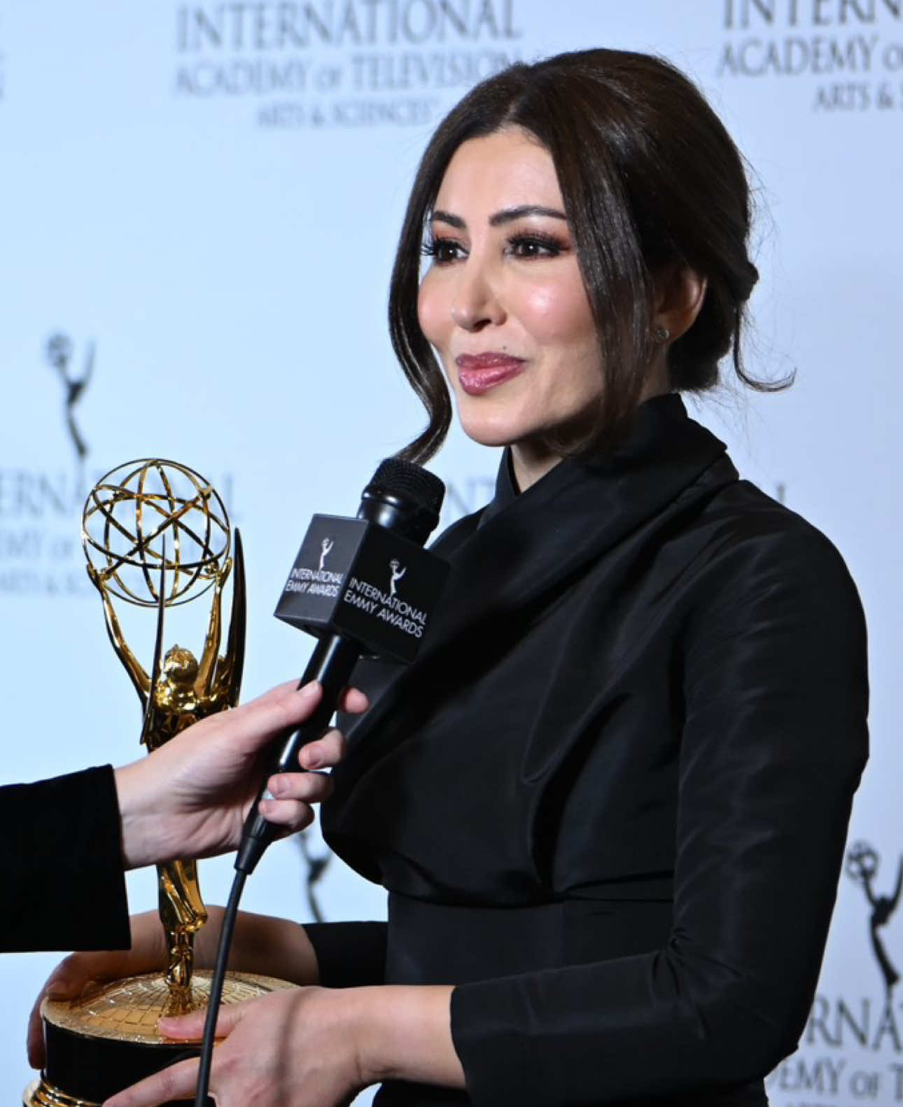Emmy Awards 2025 : la journaliste algérienne Fayrouz Ziani distinguée à New York.                  #algerie  #algeria  #viralvideos #foryou  #الجزائر