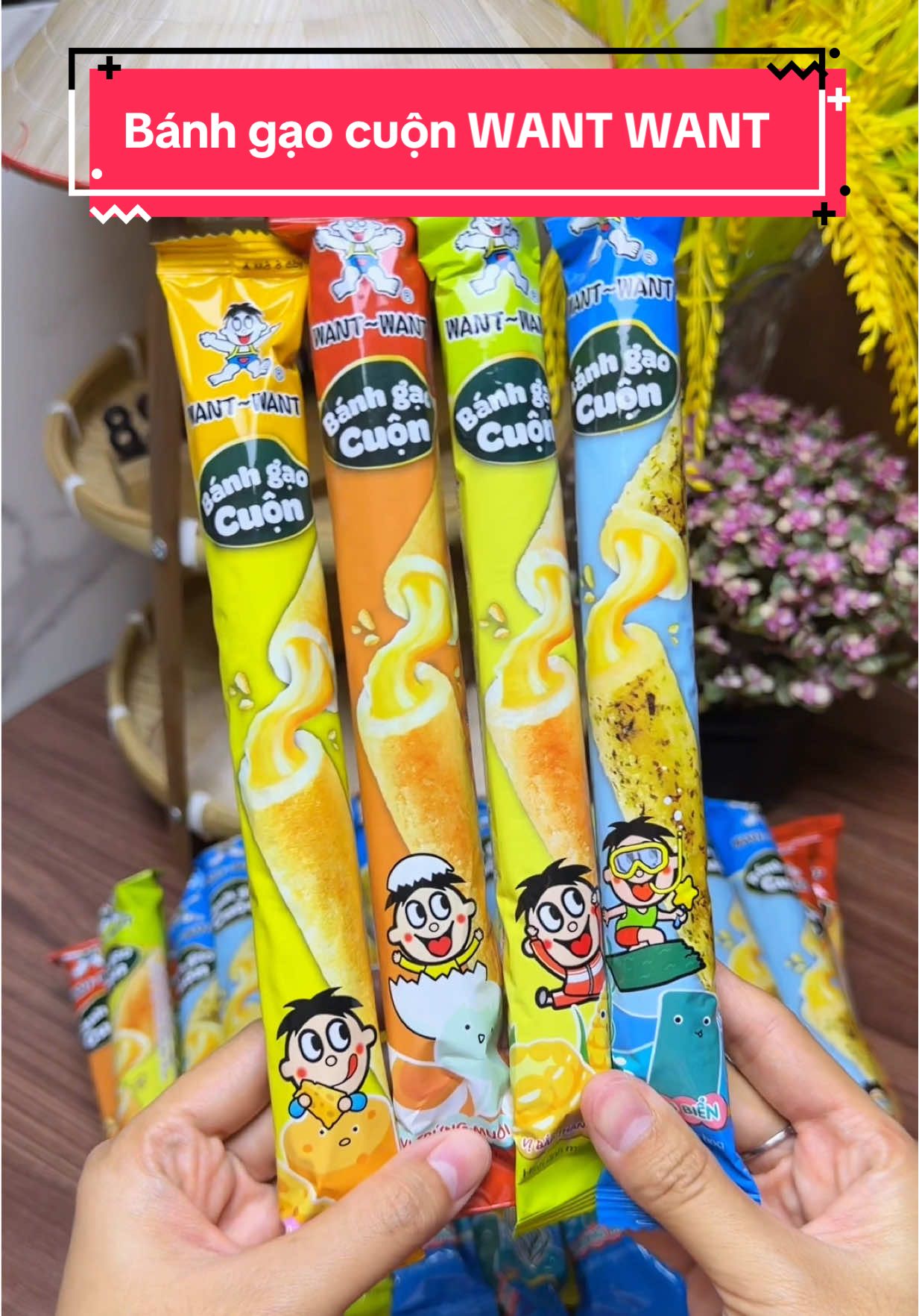 Bánh gạo cuộn WANT WANT vỏ giòn tan, nhân mềm thơm. Ăn vặt chơi chơi mà ngon thiệt nè mọi người ơi #nhunguyen28 #foodreview #wantwantvietnam #banhgaocuonwantwant #anvat 