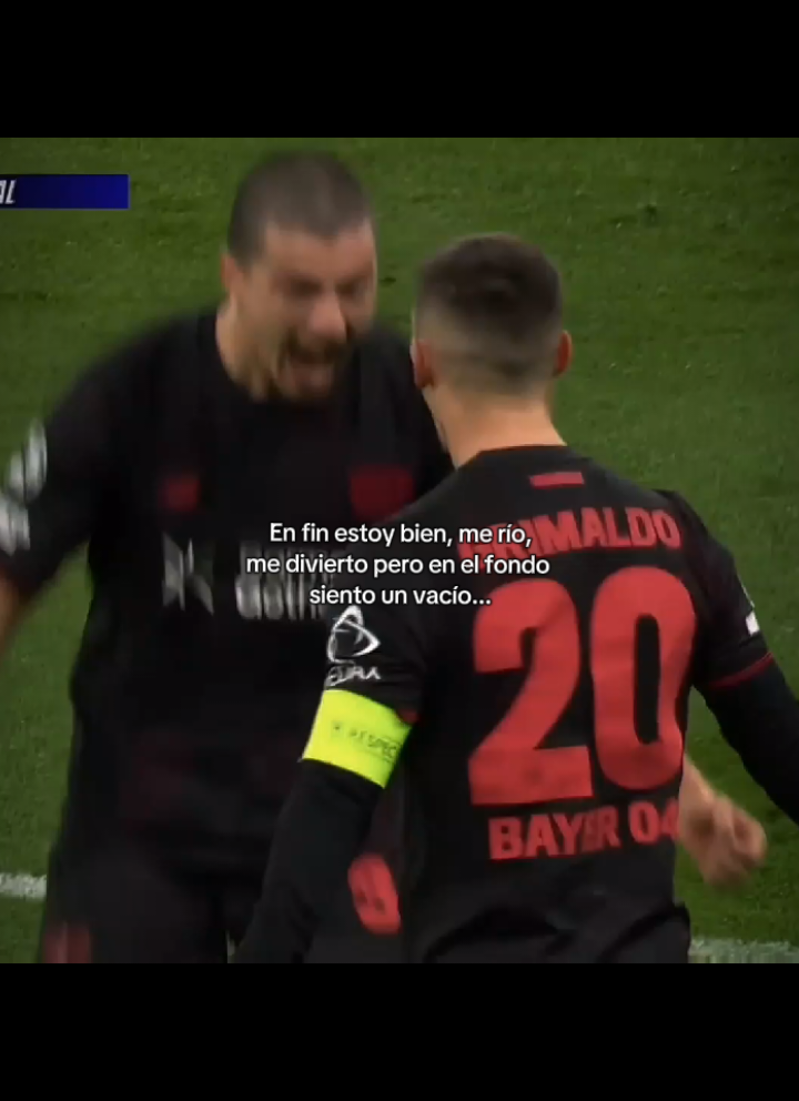 En fin estoy bien, me río, me divierto pero en el fondo siento un vacío... #triste💔 #💔 #frasesdefutbol #frasestristes #vistas 