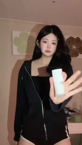 [제품협찬] ➡️ 제품 : 반코르 바쿠치올 세럼 ✅ 올리브영 1위 세럼 ✅ 누적판매량 15만개 바쿠치올세럼 ✅ 레티놀 상위성분인 바쿠치올 함유 ✅ 사용 2주만에 탄력, 보습 개선 효과 (인체적용시험 완료) ✅ 승무원들이 건조한 기내에서 속건조 잡기위해 사용하는 세럼(승무원세럼) ✅ 화장 잘먹는 세럼 ✅ 끈적임이 없고 흡수력이 빠름 이미 유명한 만큼 믿고 구매할 수 있는 세럼이에요 🤤🤤