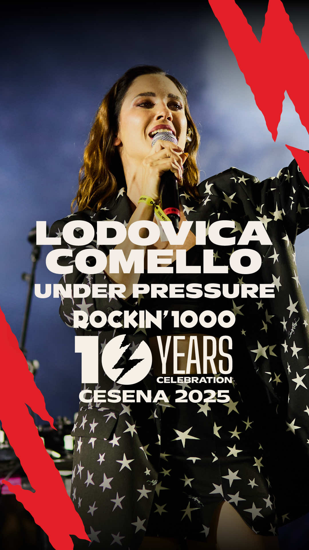 Lodovica Comello non è stata solo la nostra superincredibilespaziale presentatrice, ma è anche salita sul palco per cantare insieme ai 1000 Under Pressure. Guarda su YouTube il video completo! #rockin1000 #biggestrockbandonearth #10yearscelebration #lodovicacomello #underpressure  @Lodovica Comello 