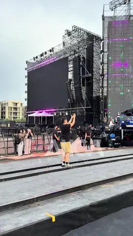 Chú Thư test cam trước thềm Concert Day 3 cùng SOOBIN SOOBIN Live concert ALL-ROUNDER được dàn dựng bởi Đạo diễn Đinh Hà Uyên Thư & GANGA Studios  GANGA Studios - Đơn vị sản xuất hình ảnh & Dàn dựng sân khấu GANGA Studios - A division of T Production  #GANGAstudios #DinhHaUyenThu #TProduction #SOOBIN #SOOBINLIVECONCERT 