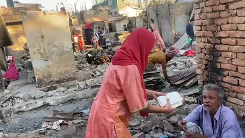 কড়াইল বস্তিতে অগ্নিকাণ্ডে ক্ষতিগ্রস্ত মানুষের মাঝে,ঢাকা মহানগর উত্তর এর অন্তর্গত বনানী থানা ছাত্রলীগ এর পক্ষ থেকে খাবার বিতরণ।  #জয়বাংলা_জয়বঙ্গবন্ধু #onceagainsheikhhasina #ছাত্রলীগ 