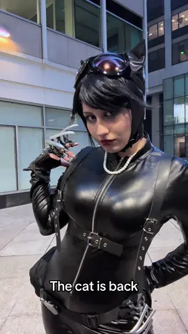 I want to make more content with this cosplay #catwomancosplay #catwoman #selinakyle ⚠️FAKE BODY⚠️