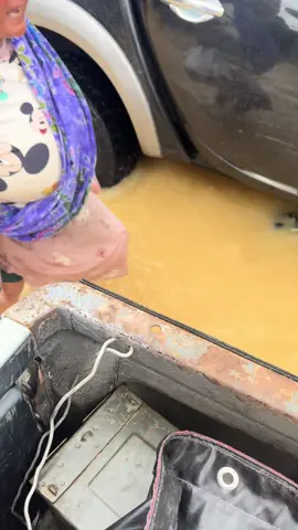 ยังไม่ทันเอาลงเลยป้า โดนแล้ว 🥹#น้ำท่วมหาดใหญ่ลาสุด #น้ําท่วม68 #หาดใหญ่สงขลา #หาดใหญ่ #น้ำท่วมสงขลา