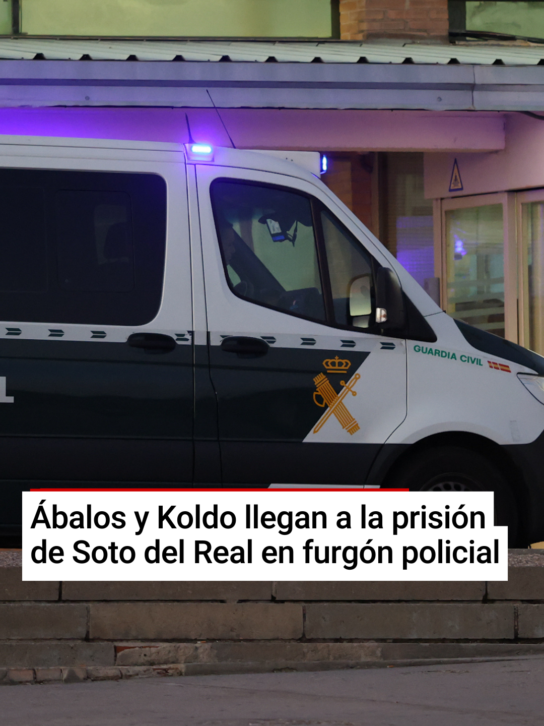 El exministro José Luis Ábalos y el exasesor Koldo García han llegado este jueves a la prisión de Soto del Real (Madrid) en furgón policial después de que el juez del Tribunal Supremo (TS) haya acordado prisión provisional sin fianza por el riesgo 