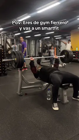 Cuando el más débil del @GIMNASIO KIMROSS va aún gym comercial #oldschool #gymfierrero #heavyduty #benchpress140kg #bodybuilding 