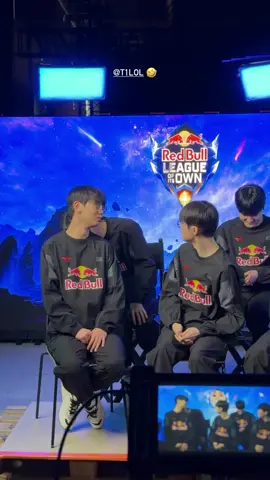 vẫn là em Hổ thoại lỗi và Lan thì như vừa mới ngủ dậy đã bị bắt đi làm :)))))))) #Doran #Oner #Faker #Peyz #Keria 