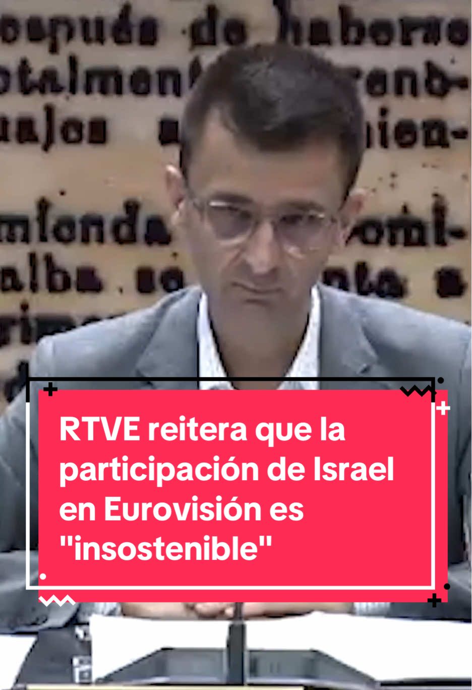 José Pablo López, presidente de RTVE, ha comparecido este jueves 27 de noviembre ante la Comisión Mixta de Control Parlamentario del Congreso y del Senado, donde se ha pronunciado sobre la postura que tendrá la cadena pública en la próxima Asamblea de la UER del 4 y 5 de diciembre en la que se debatirá sobre la participación de Israel en Eurovisión 2026. El responsable de la emisora, una de las que amenazó con abandonar el festival si permanece el país hebreo mientras continúan sus ataques sobre Gaza, ha declarado que “la posición de RTVE no se ha visto alterada” y que sigue siendo “insostenible” la presencia de Israel en el certamen.  Sin embargo, no ha explicitado ningún tipo de decisión definitiva sobre si España estará o no en el certamen que acogerá la ciudad de Viena en mayo del próximo año. #rtve #eurovisión #israel #derechoshumanos #españa 