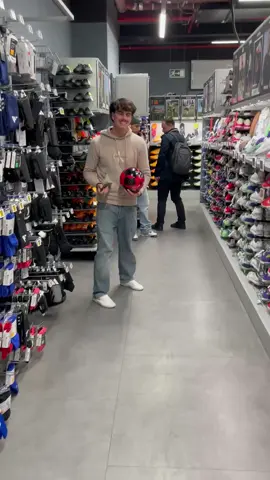 câmera-man: @filhodesetubal  5 euros a quem fizer isto 😂😂😂😂😂😂😂😂😂😂😂😂😂😂😂😂😂😂 #tiktokbrasil #tiktokportugal #neymar #brasil #calcio 