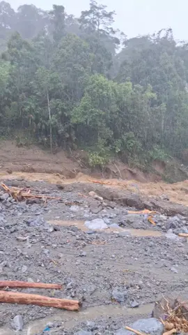 Arus Lalin Pdg Pjg - Pdg masih lumpuh total 27-11-2025 / 17.30 Wib #lembahanai #bencanaalam #jembatankembar #padangpanjang 