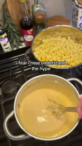 tini’s mac and cheese is so worth it!! 🧀🫕 #thanksgiving #macandcheese #tini #fyp #food 