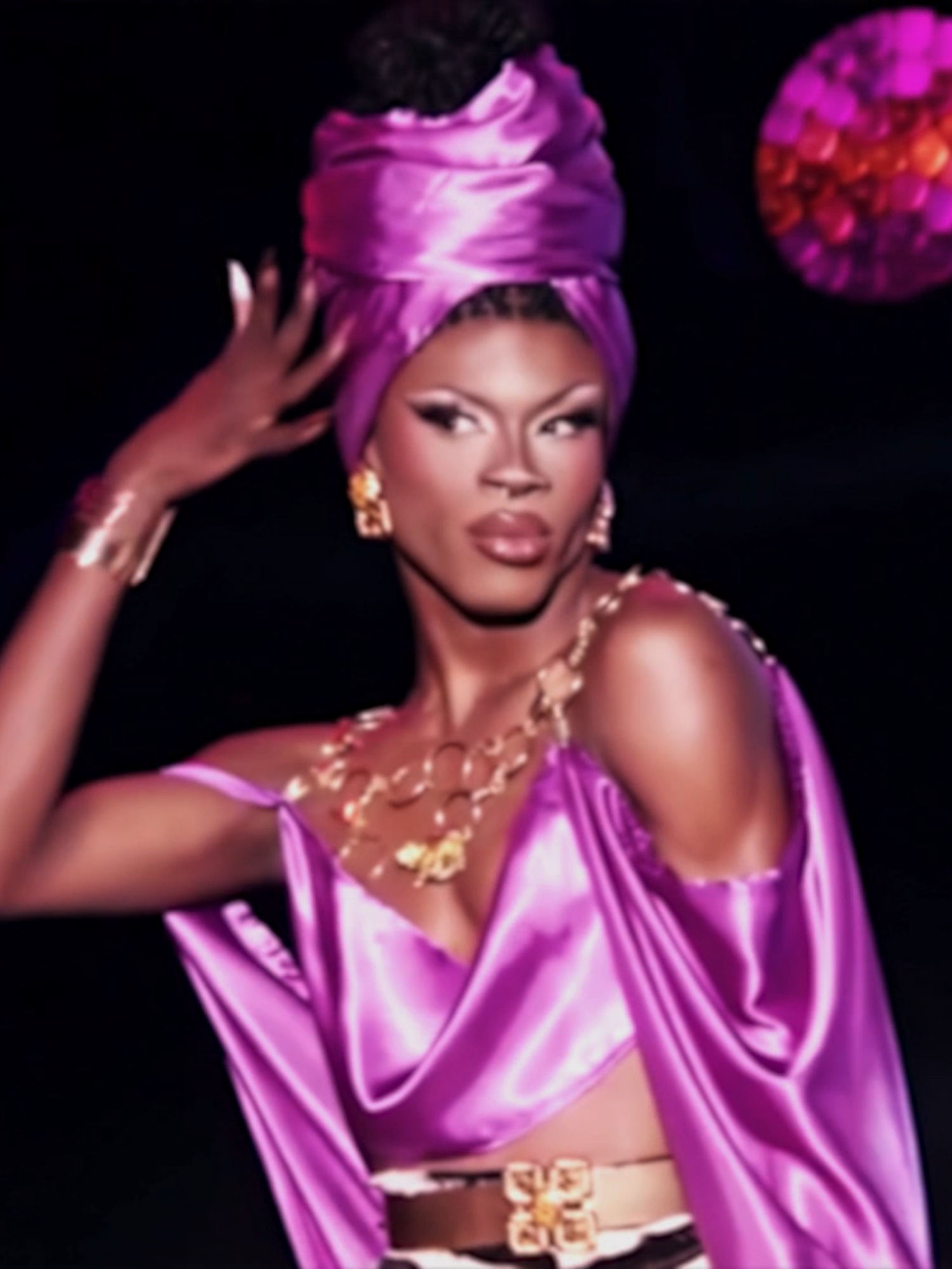 she really got the girls together on s15 i NEED her on an allstars // ac: @exosaudios // #dragrace #rpdr #rupaulsdragrace #luxxnoirlondon #drag #dragqueen #dragraceedit #rpdredit @luxxnoirlondon