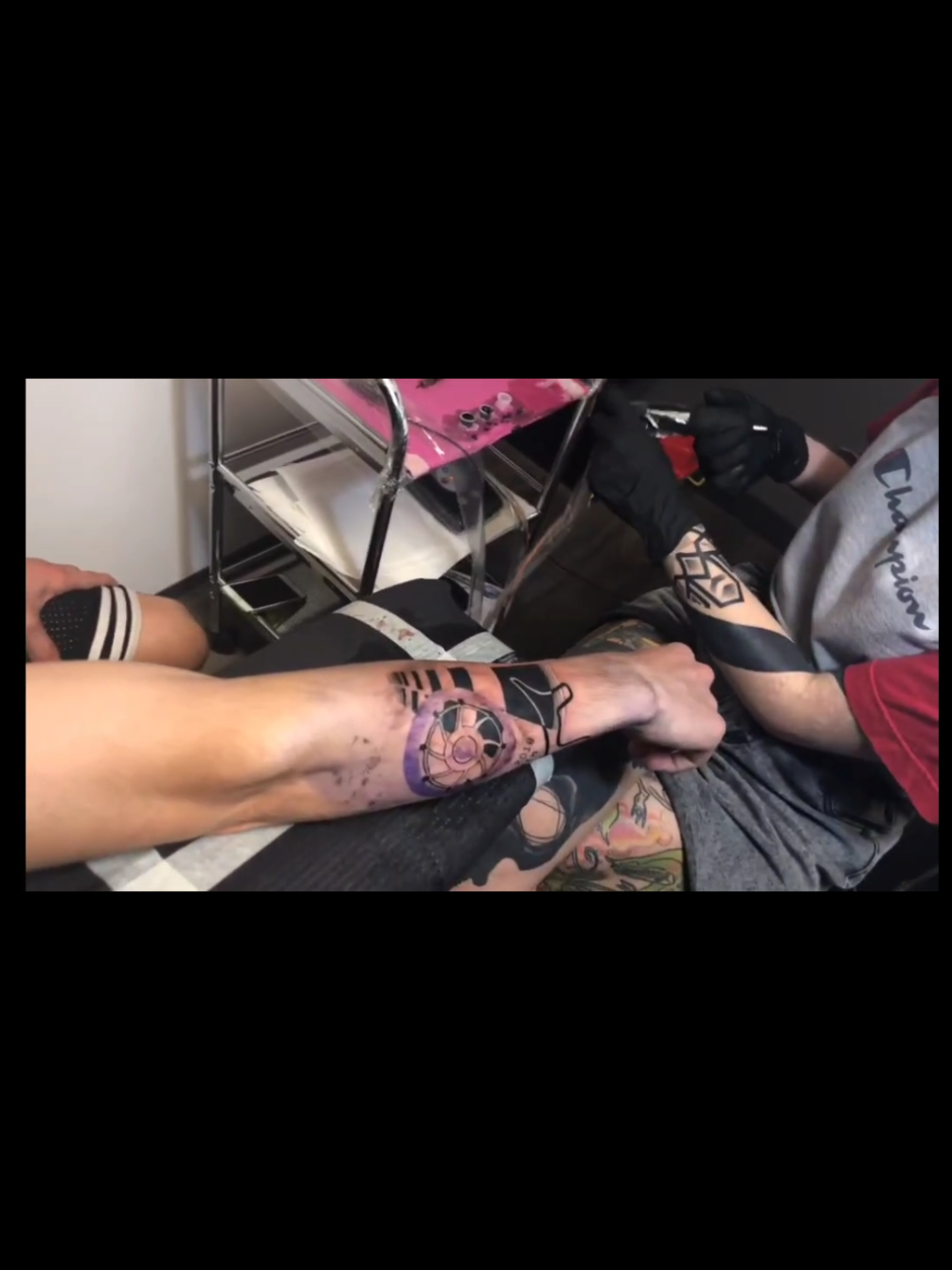 aspettiamo il video aggiornamento😌 @marcobez72 #bez #motogp #aprilia #perte #tattoo 