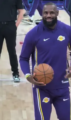 Take me thru dere #lebronjames #king #fyp #NBA #viral 