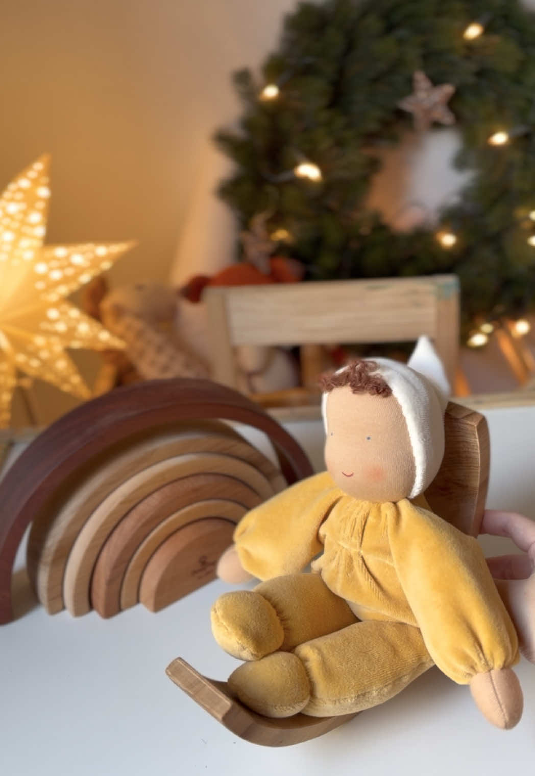 Ganz einfache Bohnen – und so viele Möglichkeiten für spielerisches Lernen und die Entwicklung deines Kindes 🤎🤲🏻✨ Auf meinem Kanal teile ich hilfreiche Ideen und Inspiration für ein liebevolles, bewusstes Elternsein ✨ Folge mir und lass dich inspirieren 🌿 #mamablog #spielideenfürkinder #bindungsorientiert #montessorizuhause #frühförderung     