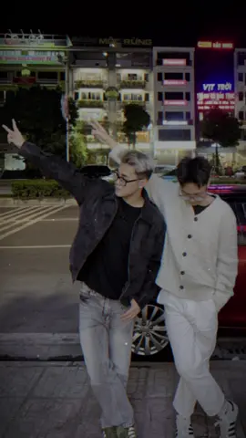 tay trắng chỉ trai 🤓