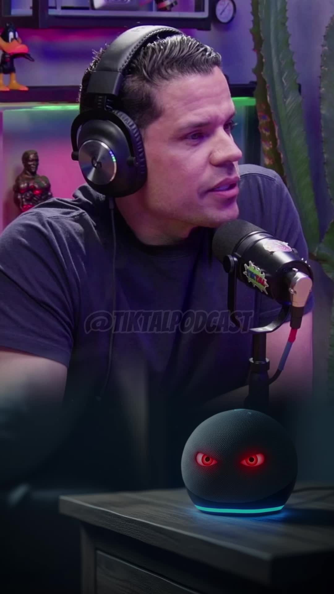 O SEU CELULAR ESTÁ TE OUVINDO NESSE MOMENTO #joaobrasio #tecnologia #privacidade #celular #segurançaDigital #mitoverdade #algoritmo #inteligênciaartificial #curiosidades #tiktalpodcast #cortesdepodcast #podcastbrasil #pensenisso