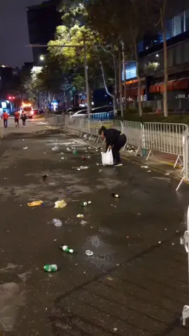 Señora hace su agosto con la hinchada del Flamengo #flamengo #noticias #noticiasperu #noticiasperuanas #limaperu🇵🇪