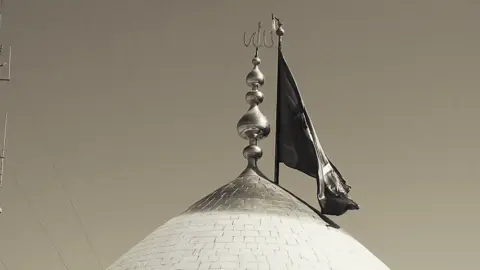 نعم يحبني الحسين...  #قصائد_حسينية #العراق🇮🇶 #شيعه_الامام_علي #محمد_باقر_الخاقاني #الامام_الحسين_عليه_السلام 