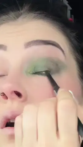 EYESHADOW OF THE DAY!! Love love love the new pallet 😍 @Lethal Cosmetics #mysteryjewlerygirl #makeup #grwm #makeupmusthaves #eyeshadow 