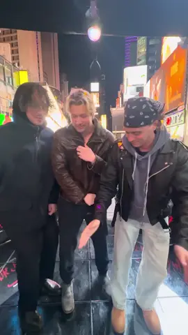 I love whatever is wrong with them #offcampus #antoniocipriano #stephenkalyn #belmontcameli 