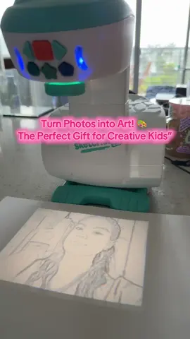✨ Watch imagination come to life! The smART Sketcher 2.0 lets kids (and adults!) trace real-life photos sent via Bluetooth—straight from your phone to the projector. Whether it’s doodles, homework help, or turning selfies into sketch art, this techy tool is the ultimate gift for creativity. Easy to use, screen-free, and endlessly fun—it’s STEM learning meets art time #projector #giftideasforkids #giftguide #tiktokshopblackfriday #tiktokshopcybermonday 
