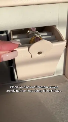 It’s that time of year again…#BlackFriday x Phantom Jewels 💎💞