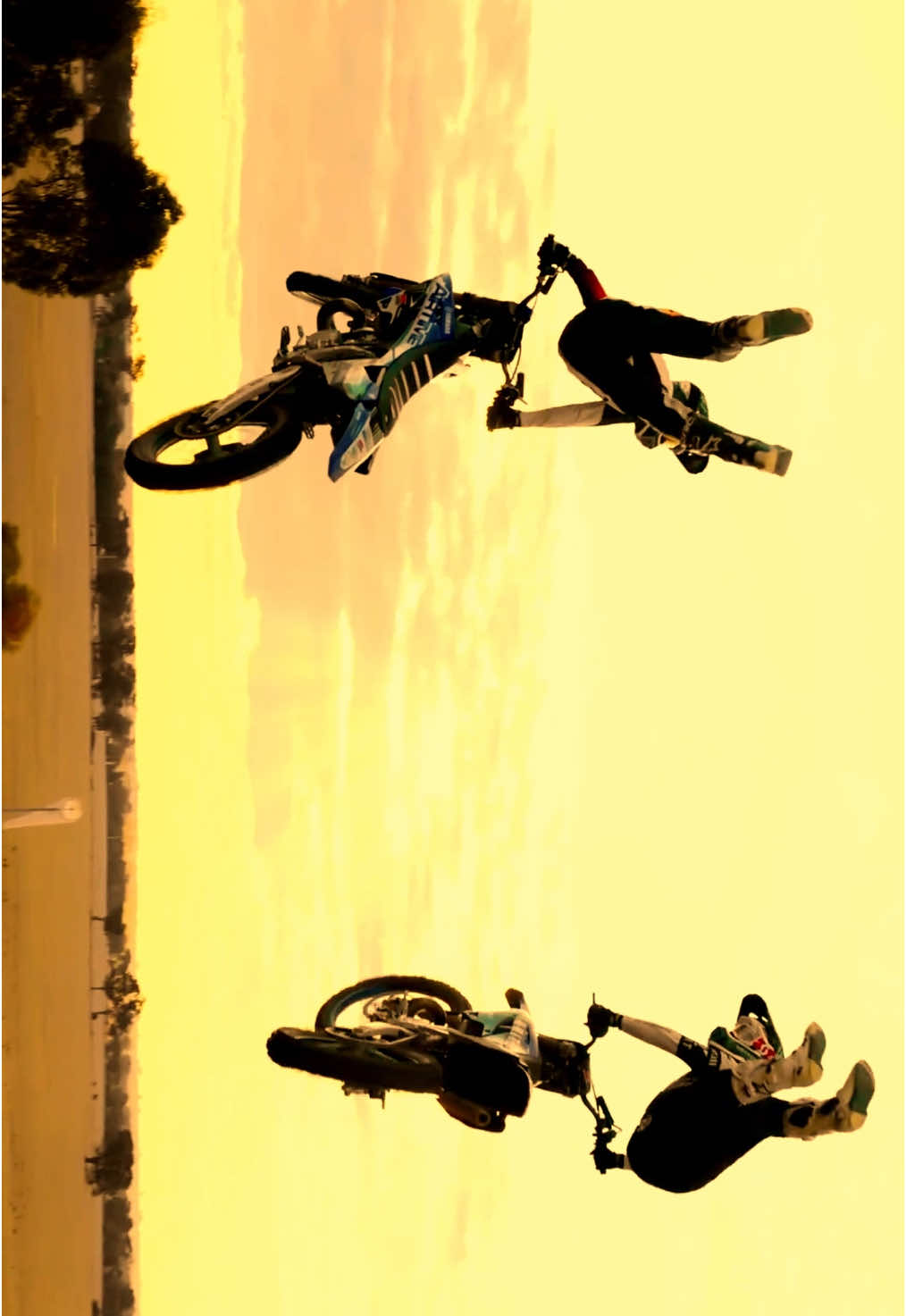 Insane FMX action in crisp 4K! 🚀🔥 Big jumps, clean style, pure adrenaline. 🏍️💨 #moxes #FreestyleMotocross #4KVideo #Motocross #DirtBike   