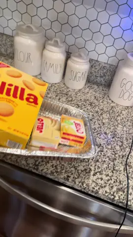 Yumm, banana pudding! #bananapudding #dessert #thanksgiving 