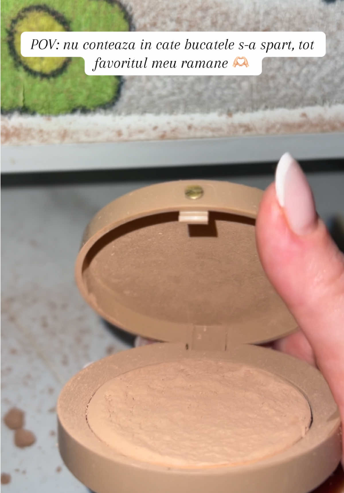 De cand l-am cumparat, parca nu ma vrea. Dar eu tot il vreau🤣 @BourjoisParis Felul cum se simte pe obraji, mirosul lui si culoarea inclusiv 🫠 #ilador pur si simplu. Si daca ma paraseste de tot, dau o fuga la @dm si imi refac stocul🤣🤍sâc-sâc!  #dm #ambasador #bourjois #ambassador 