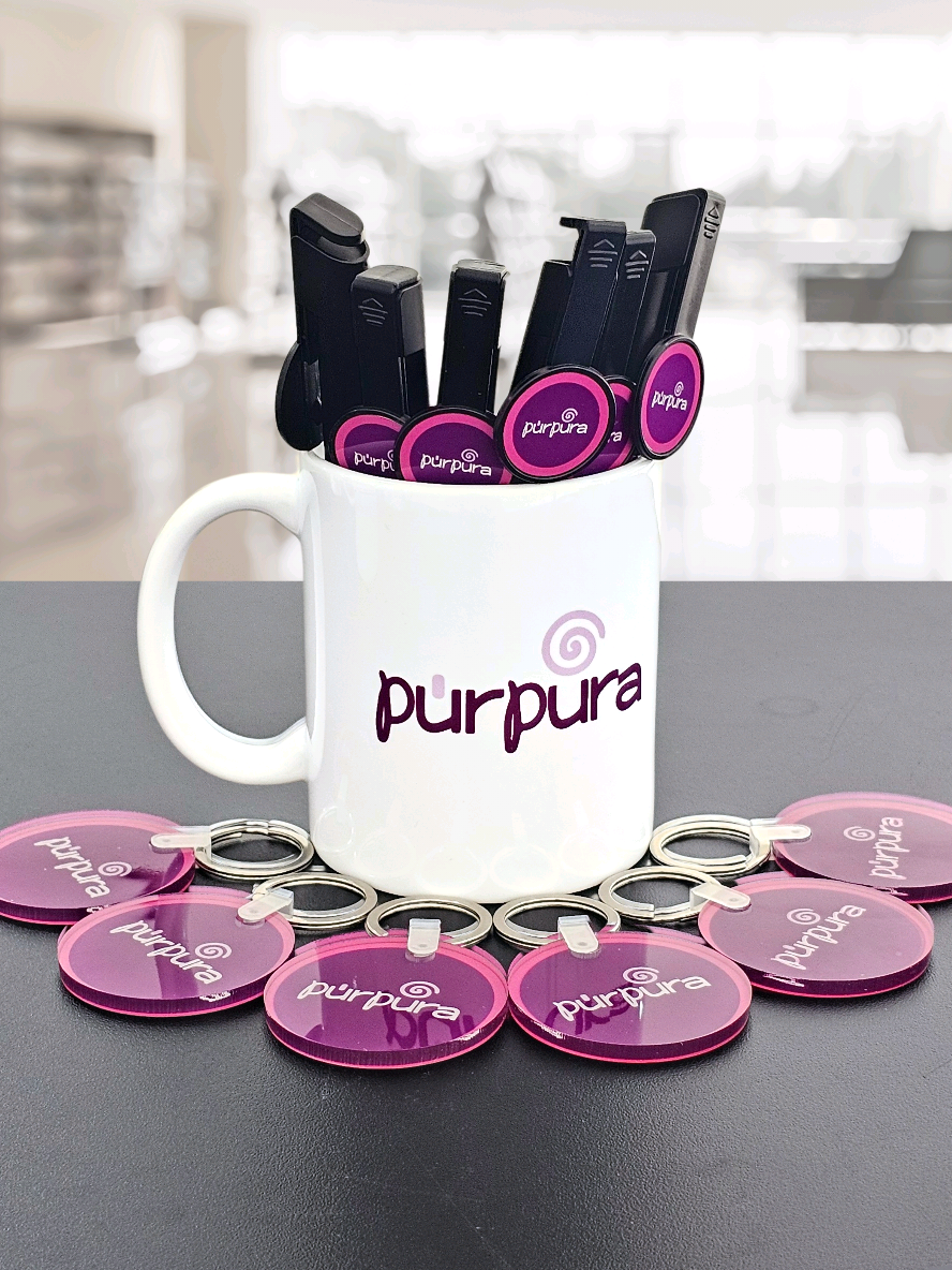 Tu marca merece destacar en todas partes 💜 Por eso, solicita tus productos perso alisados con tu logo y la frase que desees a FULL COLOR y convierte cada objeto en publicidad constante ✅️ Escríbenos y solicita nuestro catálogo completo de productos personalizados 📱 #materialpop #productospersonalizados #regalospersonalizados 