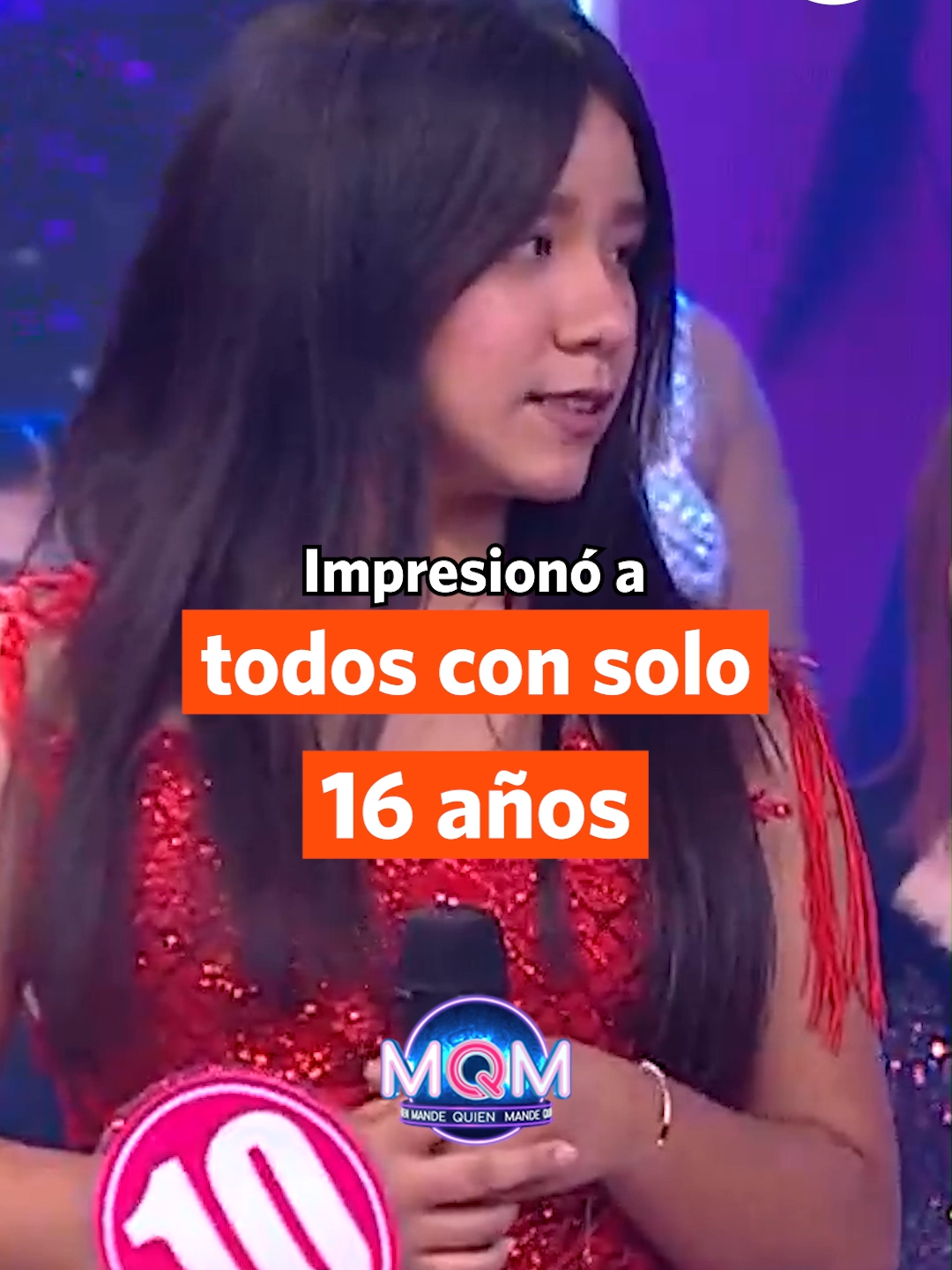 ¡ESPECTACULAR! Con tan solo 16 años, se atrevió a cantar junto a una gran voz, dejando a todos impresionados por su talento 🤩🎤. ¿Quieres ver más de 