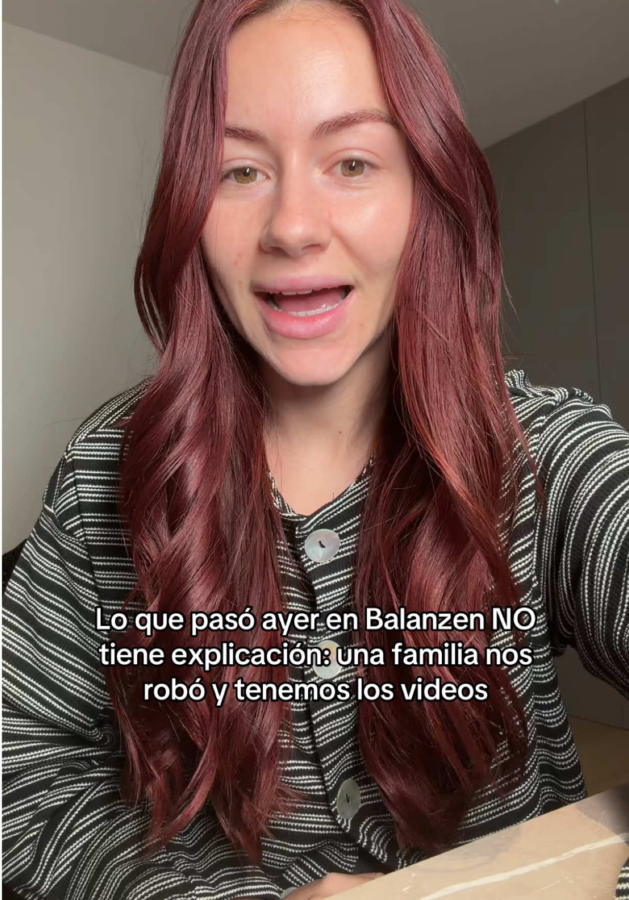 Una familia entera entró, sonrió… y terminó robándonos. Todavía estamos en shock.