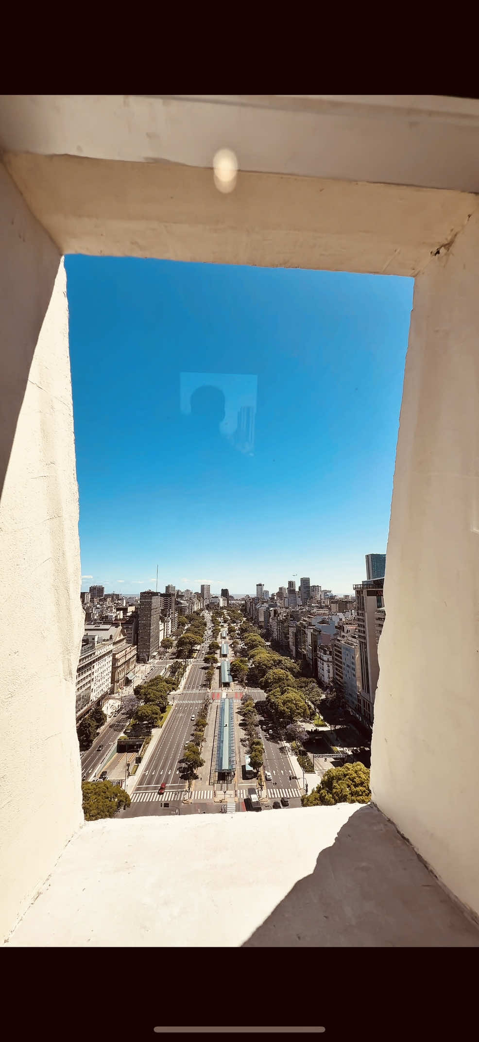 ACOMPÁÑENME A SUBIR AL OBELISCO 🏙️🩵🇦🇷 hace un tiempito lanzaron esta experiencia que se saca por la página de MIRADOR OBELISCO 🏙️ sale $18.000 por persona 💵 hay varios turnos en el día pero se sube de a 4 máximo ‼️ la experiencia dura 15 minutos 🕣 después de verlo tanto tiempo desde abajo, subir es una locura🩵 100% recomendado 💋 #obelisco #mirador #viral #turismo #experiencia       