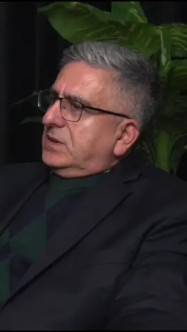 Müşfiq Ötgün ilə Uzləşmə. İnsanlar var_dövlər,kareyra ,şan şöhrə axdarirlar ama 