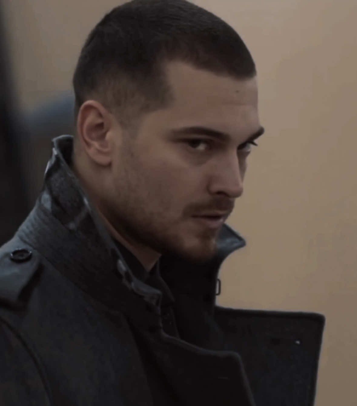 kim acaba 🤔 #keşfetteyizzz #sarpyilmaz #eşreftek #icerde #cagatayulusoy 