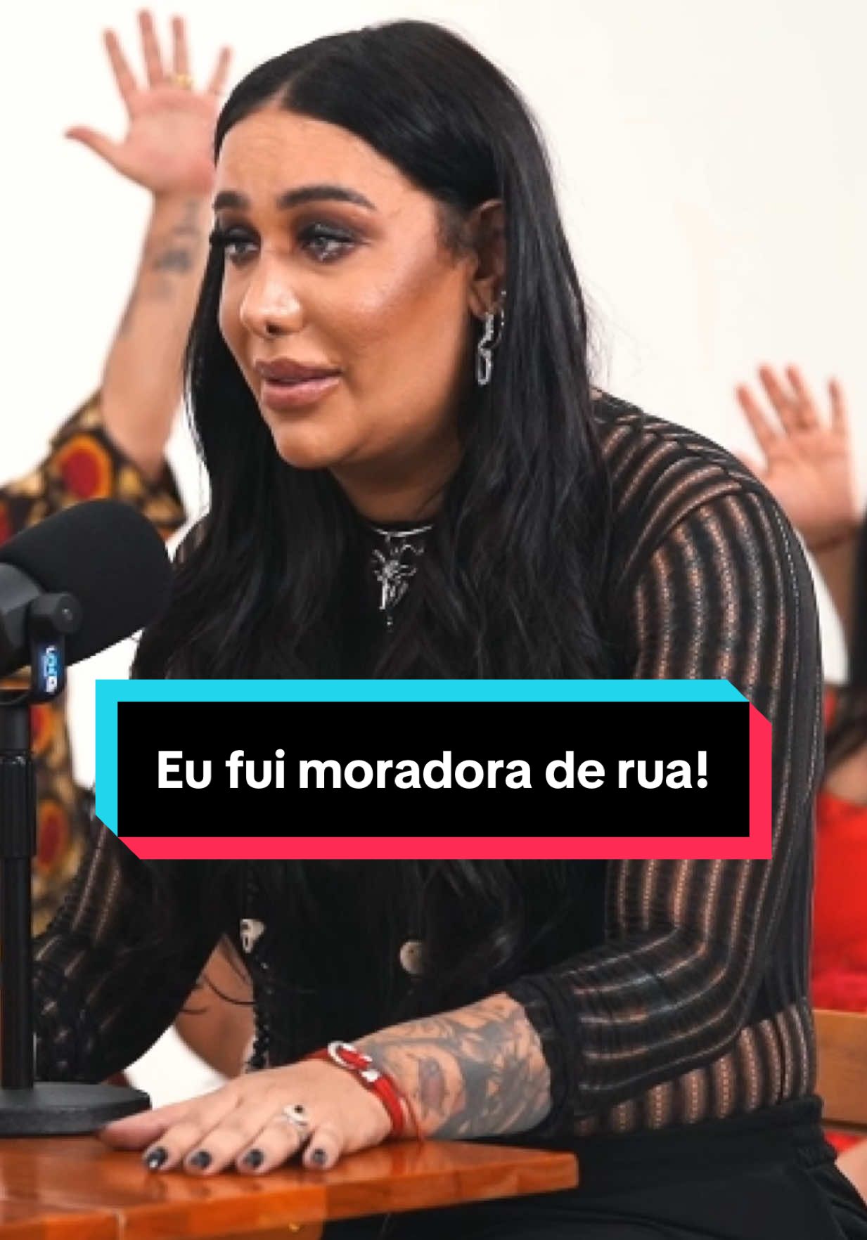 Fui moradora de rua! Mc trans debate. 1 Cristão vs 20 Macumbeiros #clone