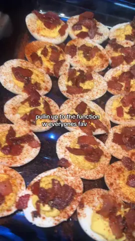 late but always worth the wait ✨ #deviledeggs #thanksgiving #thanksgivingfood #thankful #cooking 