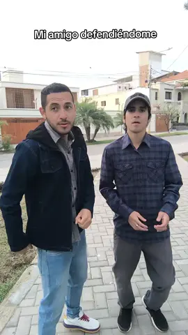 Mi amigo defendiéndome 😂